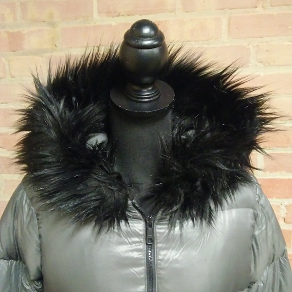 Gap | Two-tone Hooded Fur Puffer Jacket - Picture 5 of 8